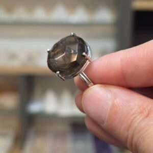 Alternative view of DUMANLI KUVARS 7A FASET KESİM KALİTE AYARLI GÜMÜŞ YÜZÜK 5,75Gr N11
