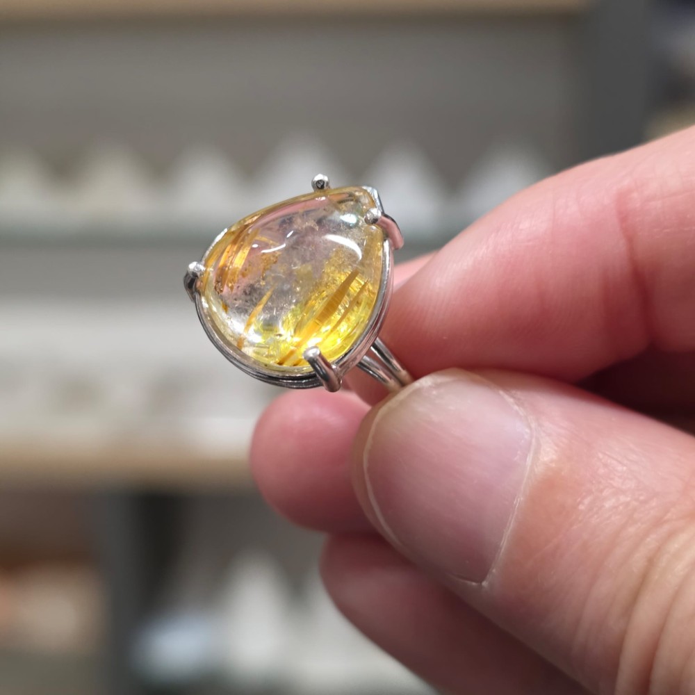 Alternative view of İĞNECİKLİ KUVARS 7A KALİTE 925 AYARLI GÜMÜŞ YÜZÜK 4,21Gr N16