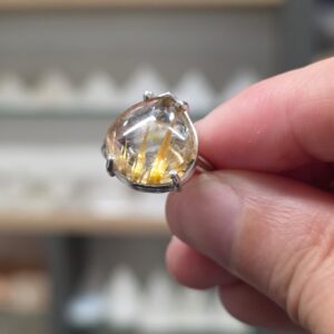 Alternative view of İĞNECİKLİ KUVARS 7A KALİTE 925 AYARLI GÜMÜŞ YÜZÜK 4,05Gr N22