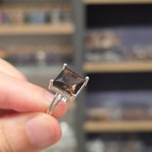 Alternative view of DUMANLI KUVARS 7A FASET KESİM KALİTE AYARLI GÜMÜŞ YÜZÜK 3,15Gr N30