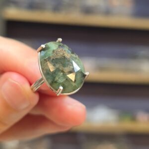 ZÜMRÜT DAMARLI AYARLI GÜMÜŞ YÜZÜK 4,05Gr Z22
