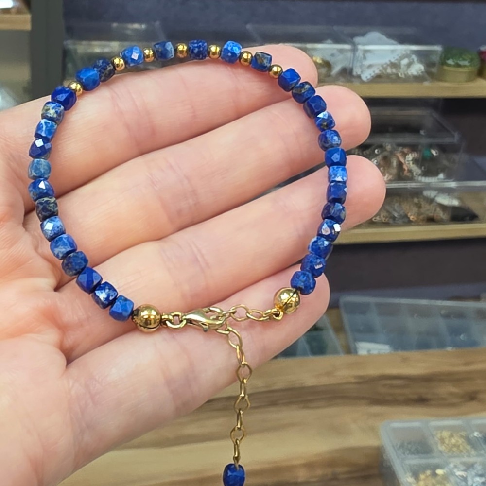 LAPİS LAZULİ KÜP KESİM GÜMÜŞ APARATLI 4MM BİLEKLİK B7
