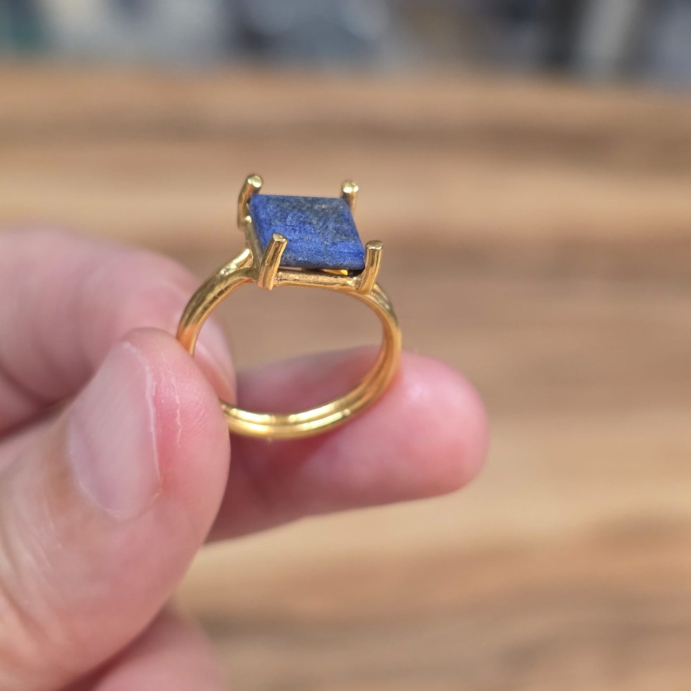 LAPİS LAZULİ FASET KESİM AYARLI ALTIN KAPLAMA GÜMÜŞ YÜZÜK 2,76Gr L23