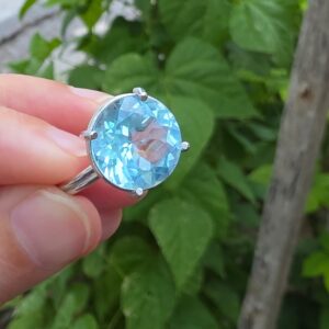 Alternative view of MAVİ TOPAZ AYARLI GÜMÜŞ YÜZÜK YUVARLAK 4,18GR   T25