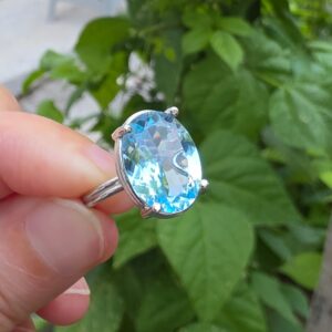 MAVİ TOPAZ AYARLI GÜMÜŞ YÜZÜK OVAL 4,43GR   T43