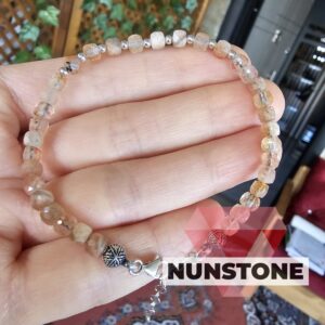 GÜNEŞ TAŞI AA KALİTE 4MM KÜP KESİM GÜMÜŞ APARATLI BİLEKLİK